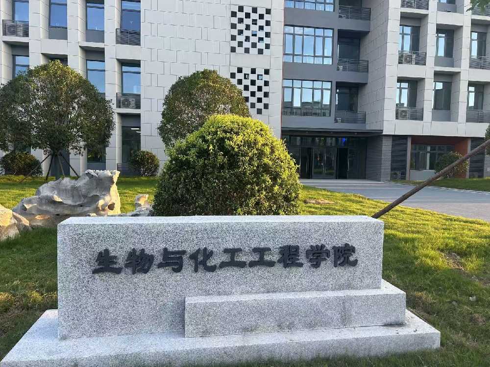 弥勒市扬州职业大学体育场高杆灯项目